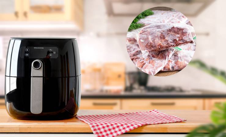 friggitrice ad aria su tavolo e cibi congelati