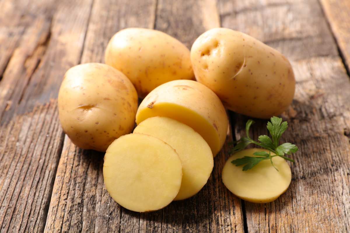 patate sul tavolo