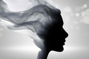 Volto donna in ombra