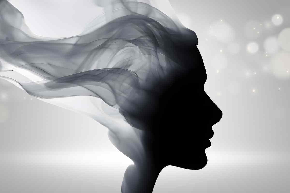 Volto donna in ombra