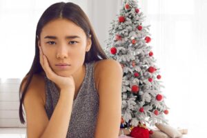 Donna, albero natale
