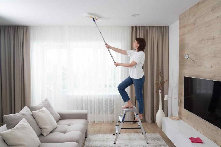 Pulire il soffitto