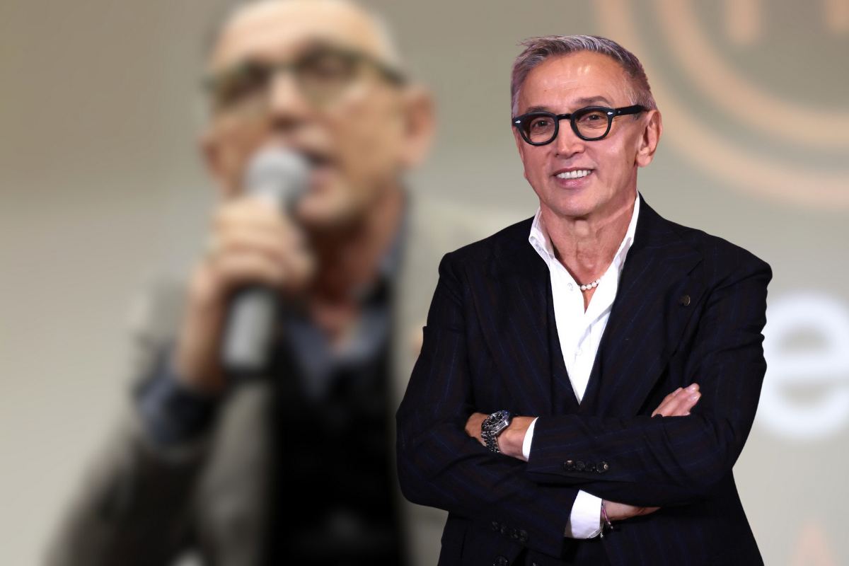Bruno Barbieri che sorride a braccia incrociate