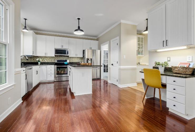 cucina moderna con parquet