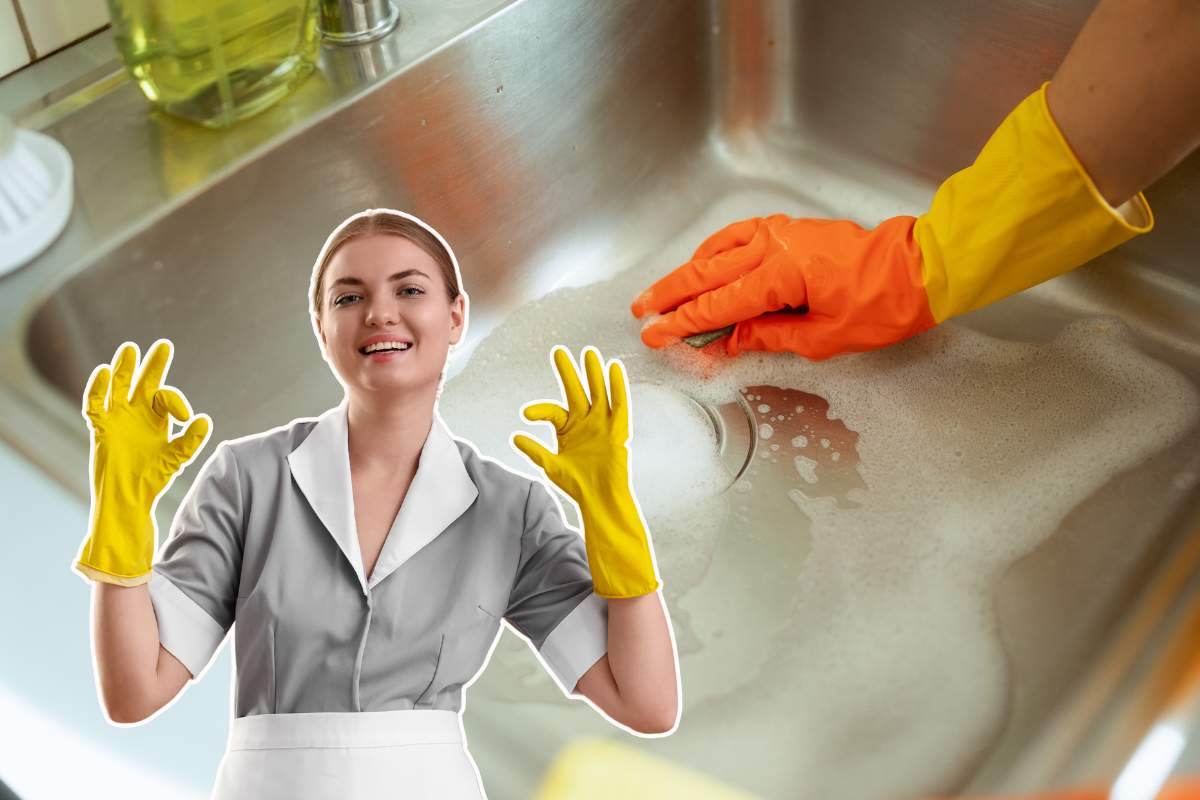 donna con i guanti di pulizia e pulire il lavello