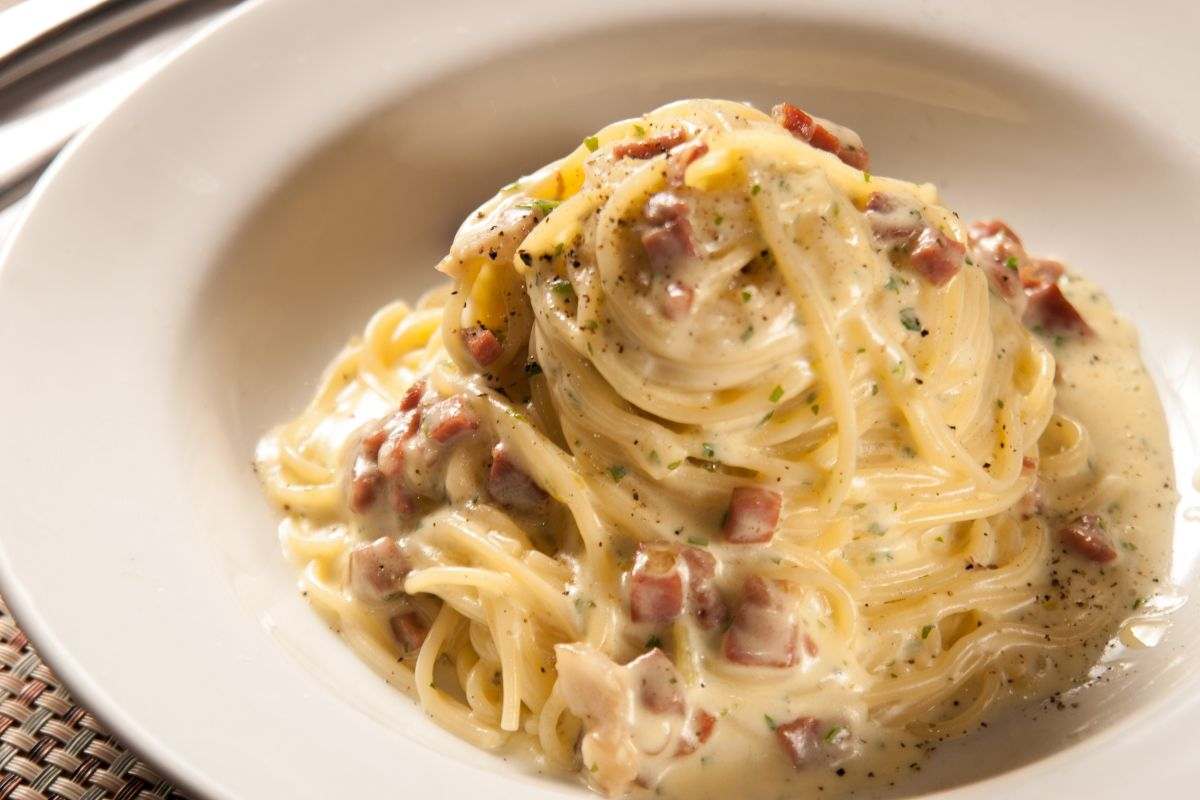 piatto di spaghetti alla carbonara